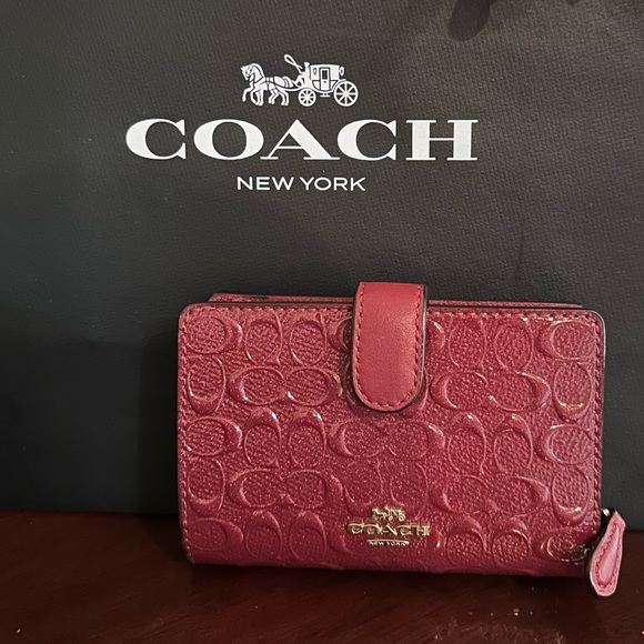 Coach Handbags - Coach Patent Leather Embossed Signature Corner Zip Medium Wallet